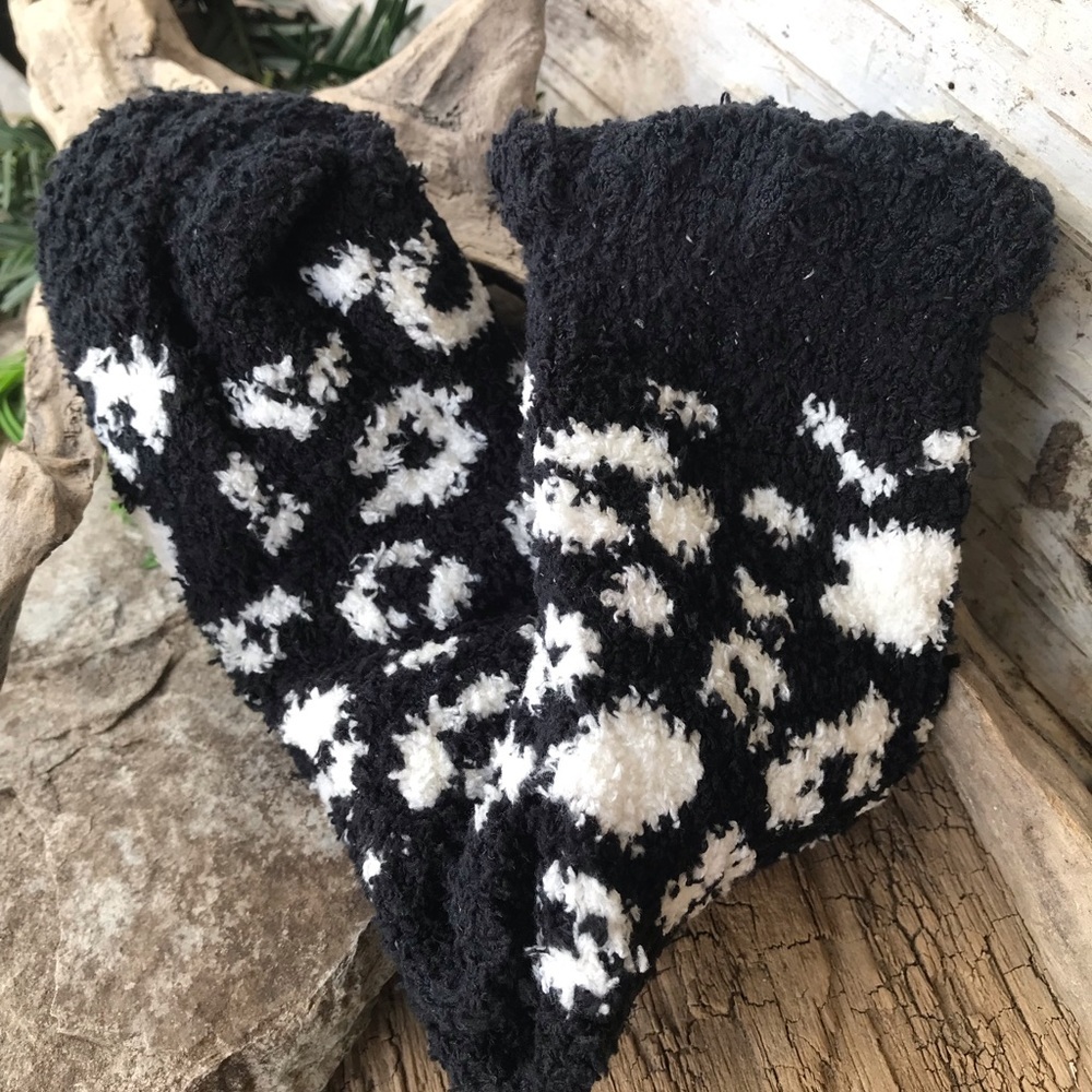 🌻4/$20 Women’s Coral Velvet Black White Animal Print Socks - Picture 2 of 5